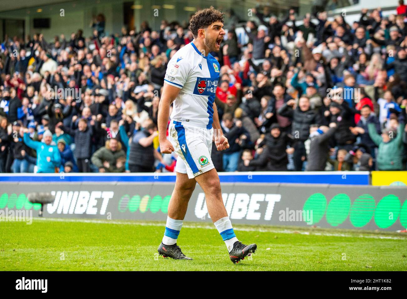 REDA Khadra #7 de Blackburn Rovers marque un but pour le faire 1-0 et célèbre Banque D'Images