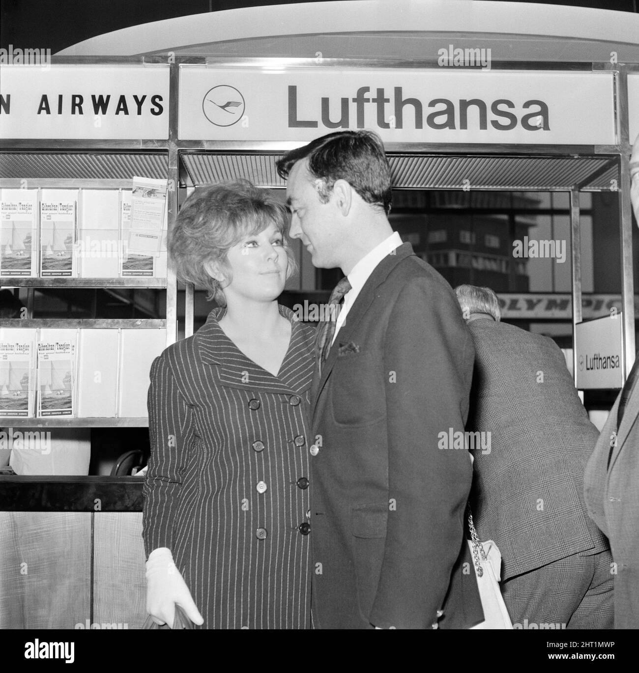 L'actrice Kim Novak et son mari Richard Johnson au TOUR. 3rd juin 1965. Banque D'Images