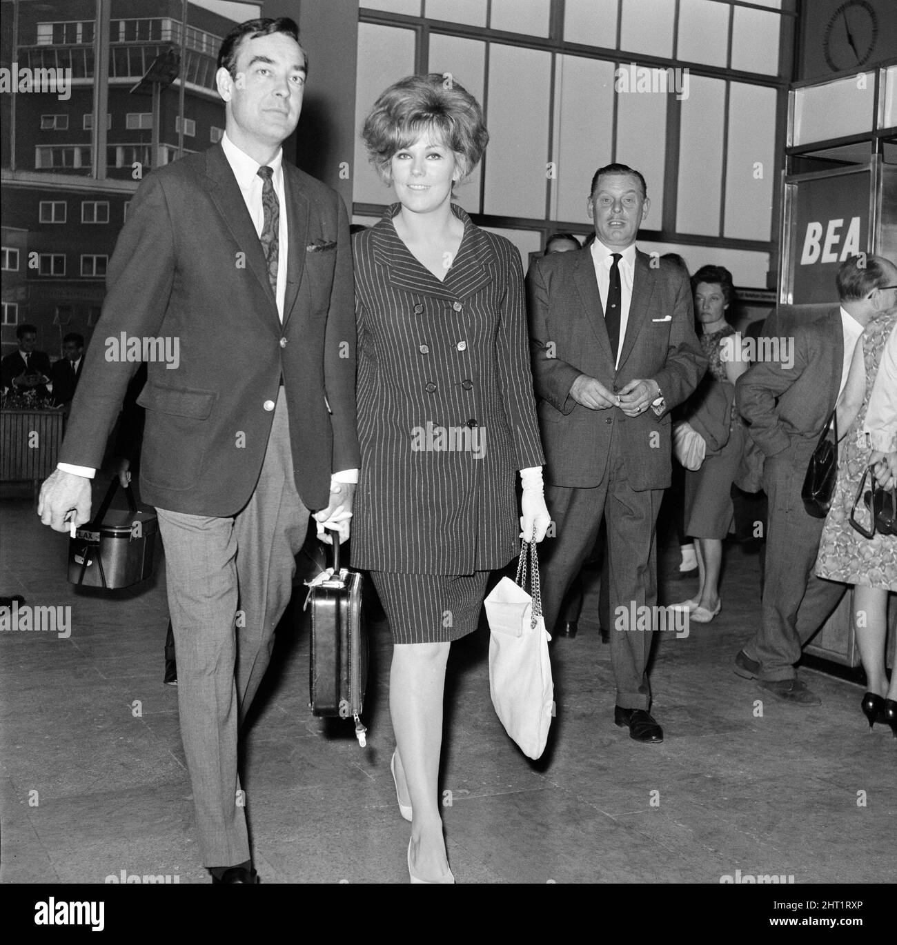 L'actrice Kim Novak et son mari Richard Johnson au TOUR. 3rd juin 1965. Banque D'Images