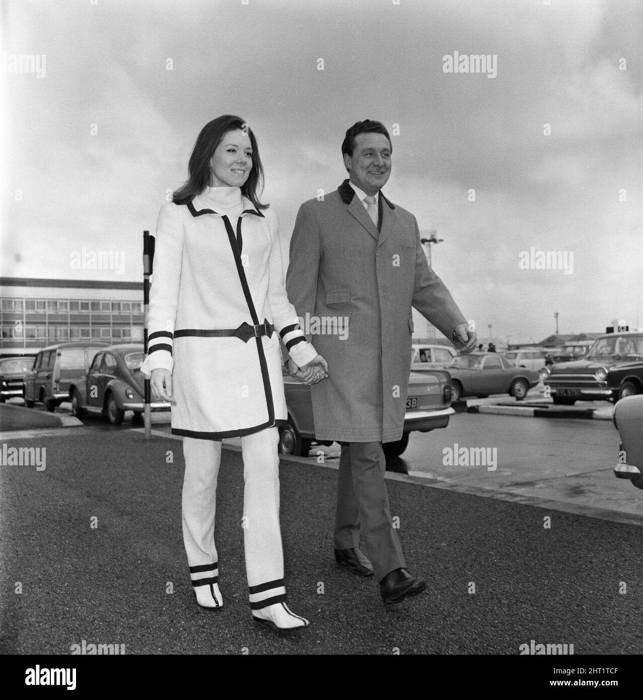 Diana Rigg et Patrick Macnee, les stars des Avengers. 12th mars 1966. Banque D'Images