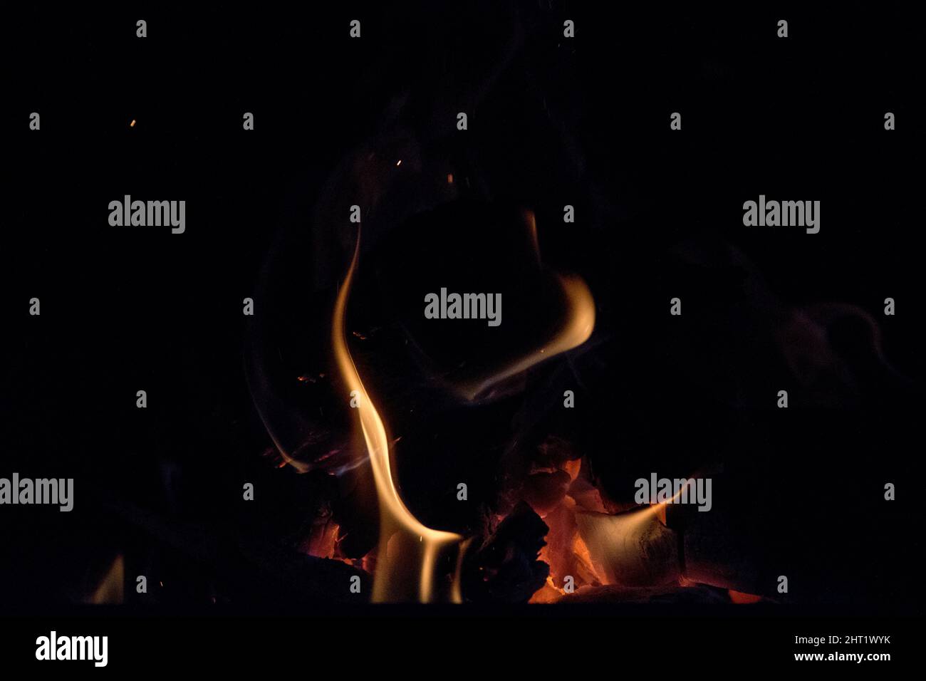 feu du gril en gros plan. flammes Banque D'Images