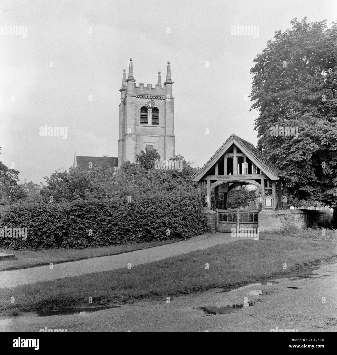 Scènes de village à Leighton Bromswold, Cambridgeshire. L'église Sainte-Marie est en photo. 1965. Banque D'Images