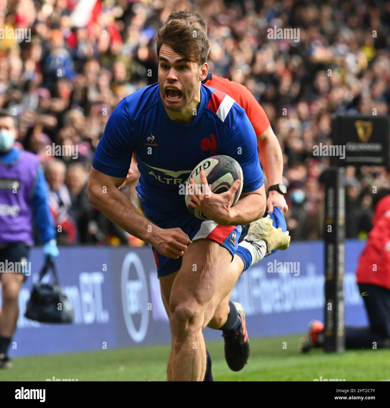 BT Murrayfield Edinburgh.Scotland.UK 26th Fév 22 Ecosse contre France Guinness six Nations Match . Damian Penaud est en France pour son essai de 1st et France 5th vs Ecosse crédit: eric mccowat/Alay Live News Banque D'Images