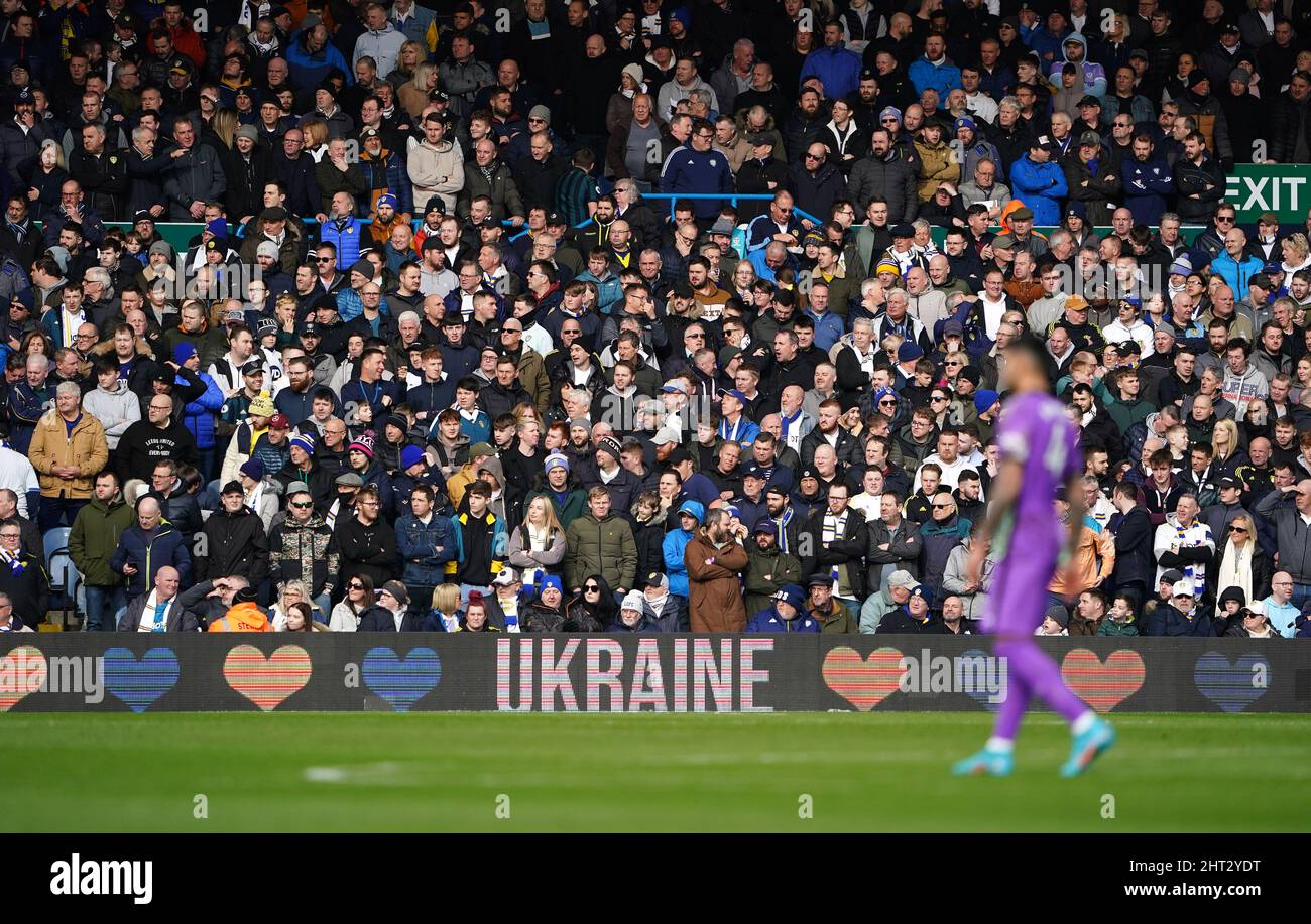 Une vue des panneaux publicitaires affichant un message de soutien à l'Ukraine avant le match de la Premier League à Elland Road, Leeds. Date de la photo: Samedi 26 février 2022. Banque D'Images