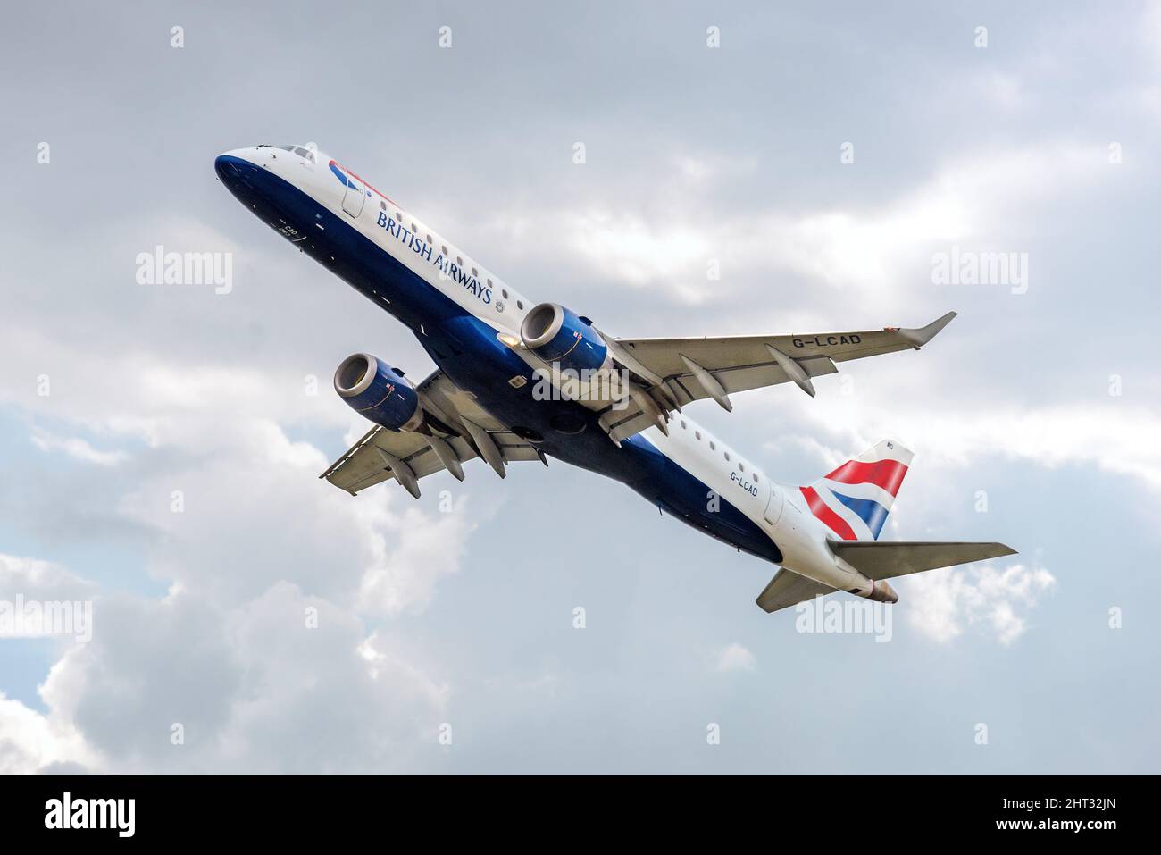 British Airways BA Cityflyer Embraer ERJ 190-100R G-LCAD au départ de l'aéroport de Belfast City 250222 Banque D'Images