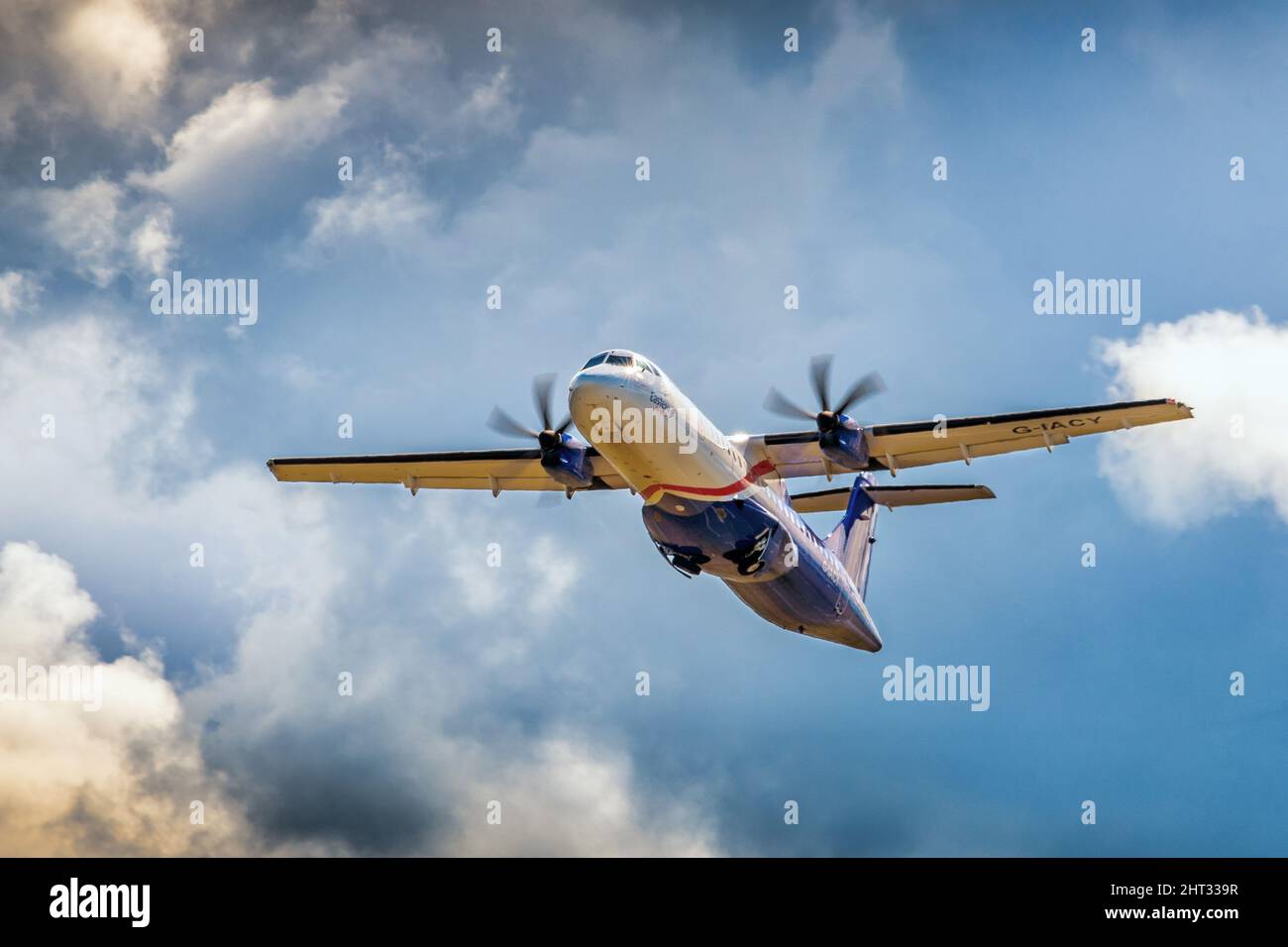 Eastern Airways ATL 72-600 G-IACY au départ de l'aéroport de Belfast City, Irlande du Nord Banque D'Images