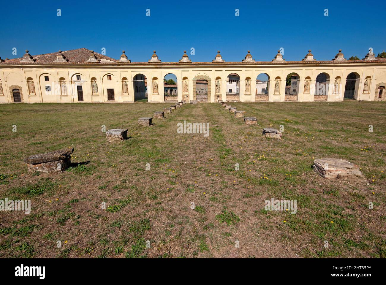Ancien jardin du Palazzo Vitelli a Sant'Egidio avec nymphaeum, Città di Castello, haute vallée du Tibre, Ombrie, Italie Banque D'Images