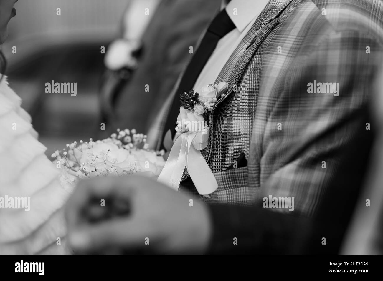 Boutonnière sur la veste du marié. Fleur sur la veste d'un homme Banque D'Images