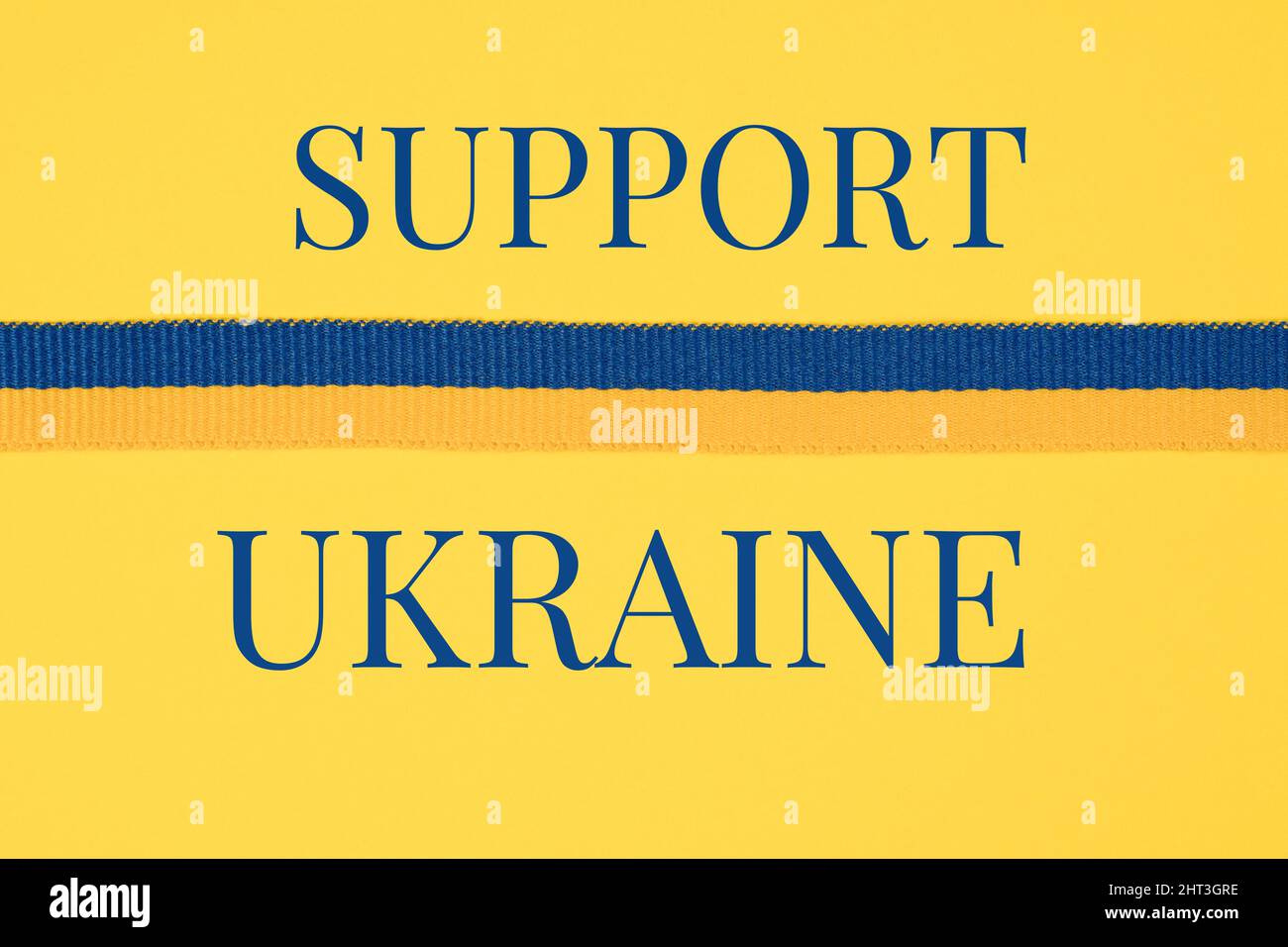 Support Ukraine Citation Sur Fond Jaune Avec Drapeau Bleu Et Jaune Ukrainien Concept De Soutien Et Pas De Guerre Photo Stock Alamy