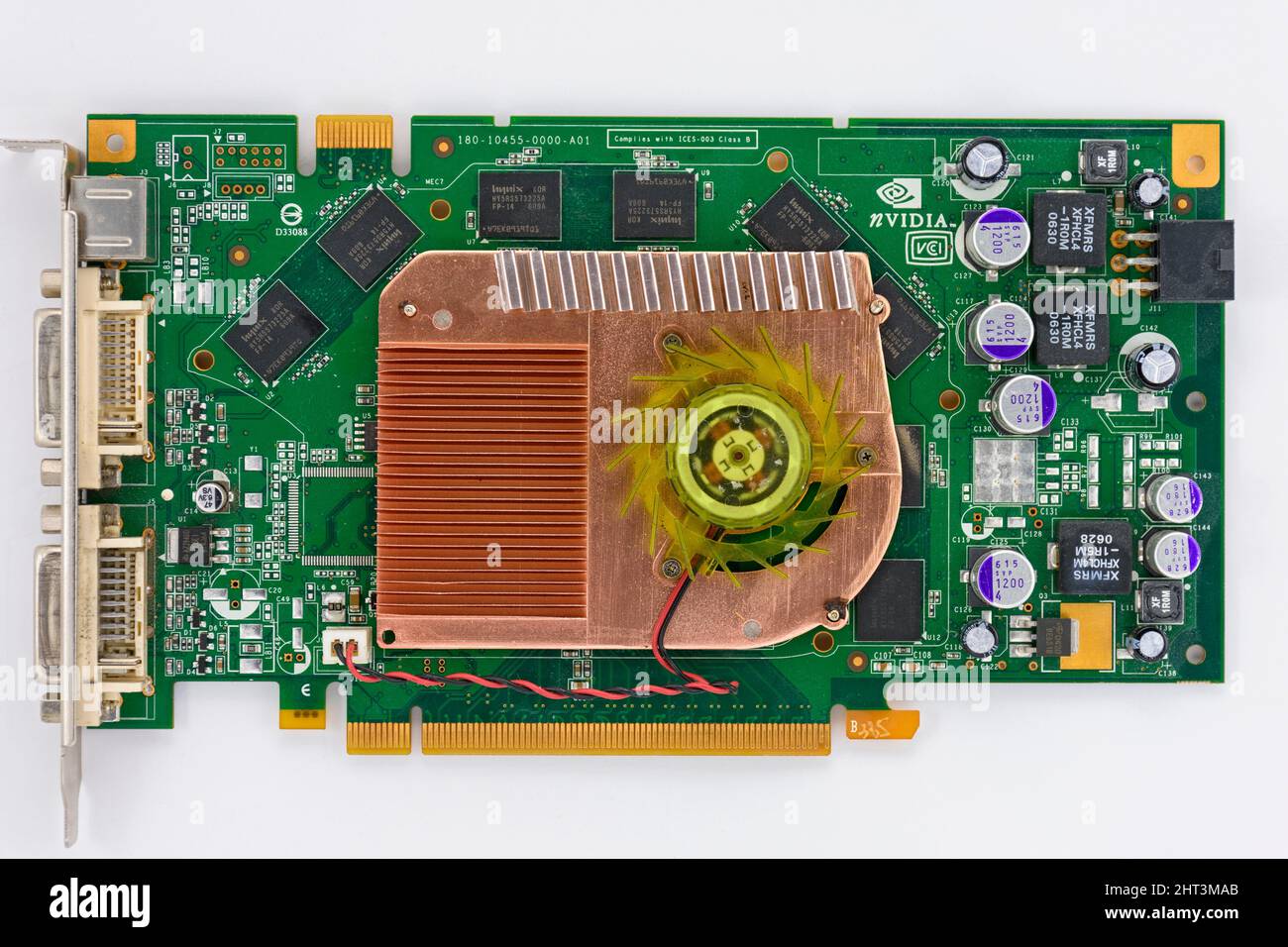 Carte de circuit imprimé d'une carte vidéo d'ordinateur Nvidia, montrant le dissipateur de chaleur et le ventilateur. Banque D'Images