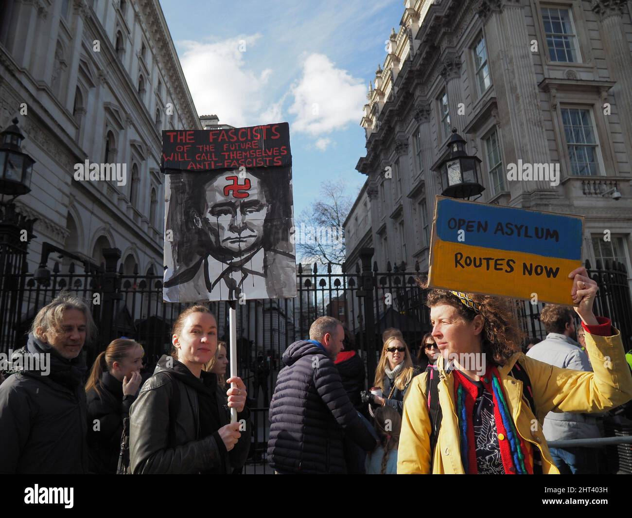 Londres.26th février 2022. C'est le 3rd jour de l'attaque de la Russie contre L'UKRAINE. Grand soutien des Londoniens pour L'UKRAINE ... avec des slogans 'STOP THE WAR', Banque D'Images