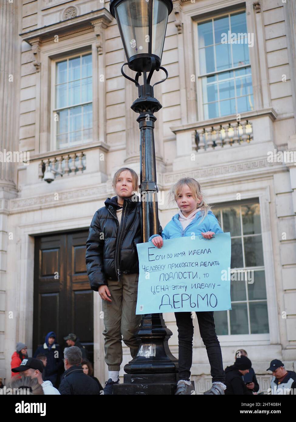 Londres.26th février 2022. C'est le 3rd jour de l'attaque de la Russie contre L'UKRAINE. Grand soutien des Londoniens pour L'UKRAINE ... avec des slogans 'STOP THE WAR', Banque D'Images