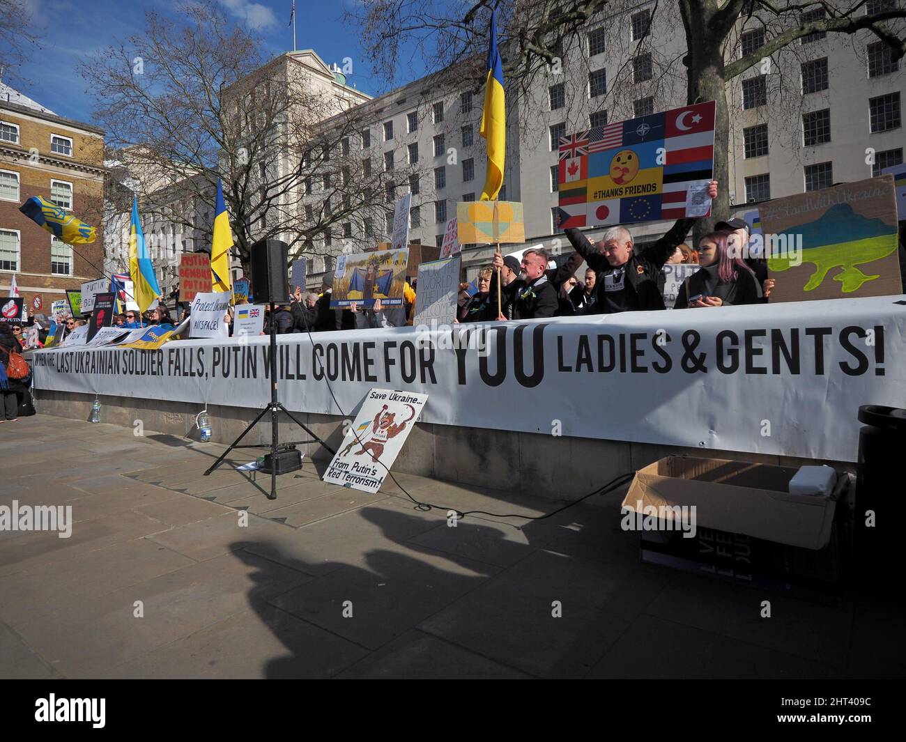 Londres.26th février 2022. C'est le 3rd jour de l'attaque de la Russie contre L'UKRAINE. Grand soutien des Londoniens pour L'UKRAINE ... avec des slogans 'STOP THE WAR', Banque D'Images