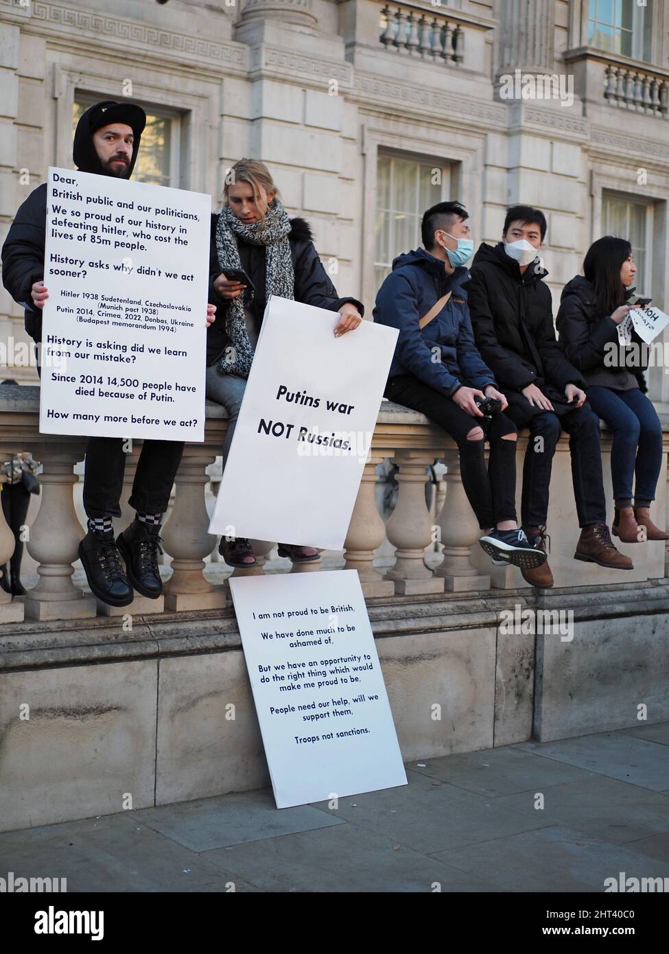 Londres.26th février 2022. C'est le 3rd jour de l'attaque de la Russie contre L'UKRAINE. Grand soutien des Londoniens pour L'UKRAINE ... avec des slogans 'STOP THE WAR', Banque D'Images