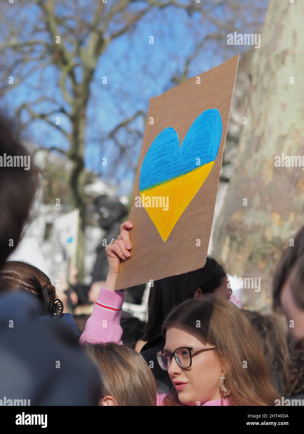 Londres.26th février 2022. C'est le 3rd jour de l'attaque de la Russie contre L'UKRAINE. Grand soutien des Londoniens pour L'UKRAINE ... avec des slogans 'STOP THE WAR', Banque D'Images