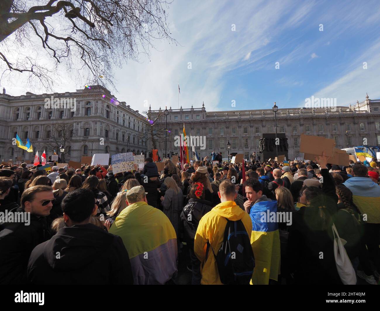 Londres.26th février 2022. C'est le 3rd jour de l'attaque de la Russie contre L'UKRAINE. Grand soutien des Londoniens pour L'UKRAINE ... avec des slogans 'STOP THE WAR', Banque D'Images