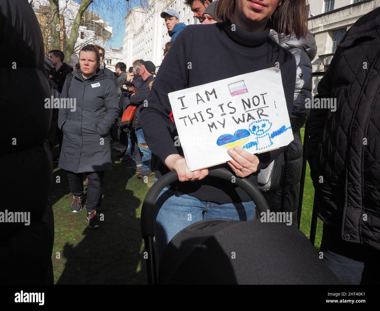 Londres.26th février 2022. C'est le 3rd jour de l'attaque de la Russie contre L'UKRAINE. Grand soutien des Londoniens pour L'UKRAINE ... avec des slogans 'STOP THE WAR', Banque D'Images