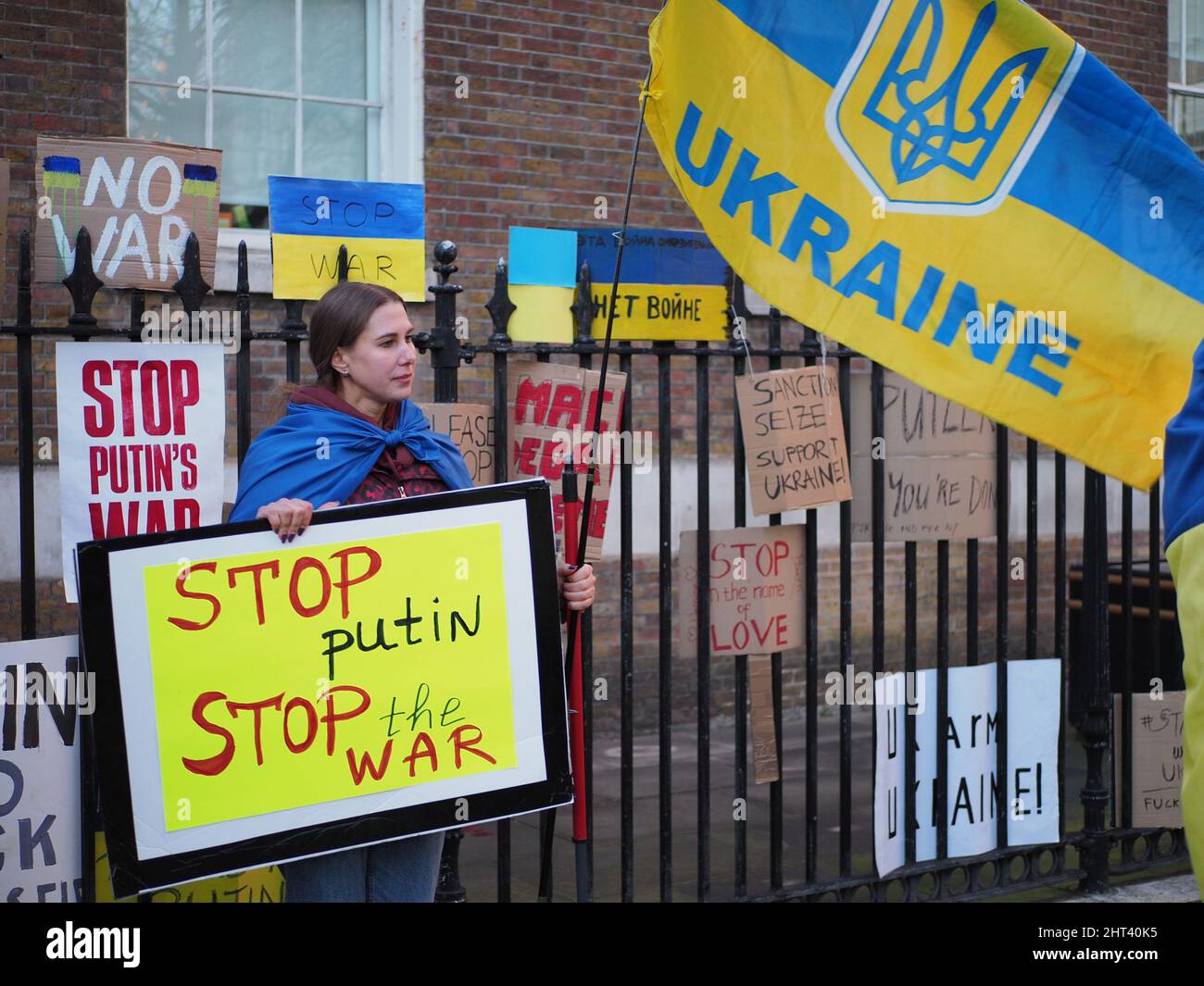 Londres.26th février 2022. C'est le 3rd jour de l'attaque de la Russie contre L'UKRAINE. Grand soutien des Londoniens pour L'UKRAINE ... avec des slogans 'STOP THE WAR', Banque D'Images