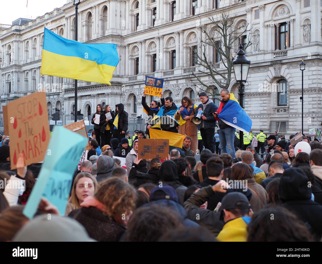 Londres.26th février 2022. C'est le 3rd jour de l'attaque de la Russie contre L'UKRAINE. Grand soutien des Londoniens pour L'UKRAINE ... avec des slogans 'STOP THE WAR', Banque D'Images