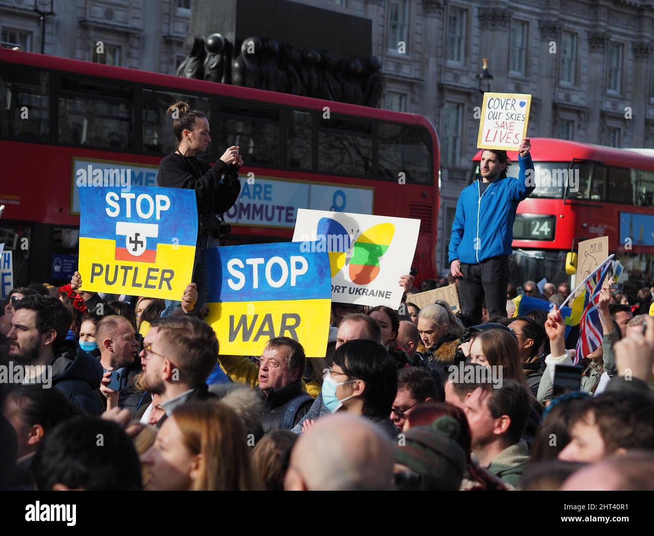 Londres.26th février 2022. C'est le 3rd jour de l'attaque de la Russie contre L'UKRAINE. Grand soutien des Londoniens pour L'UKRAINE ... avec des slogans 'STOP THE WAR', Banque D'Images