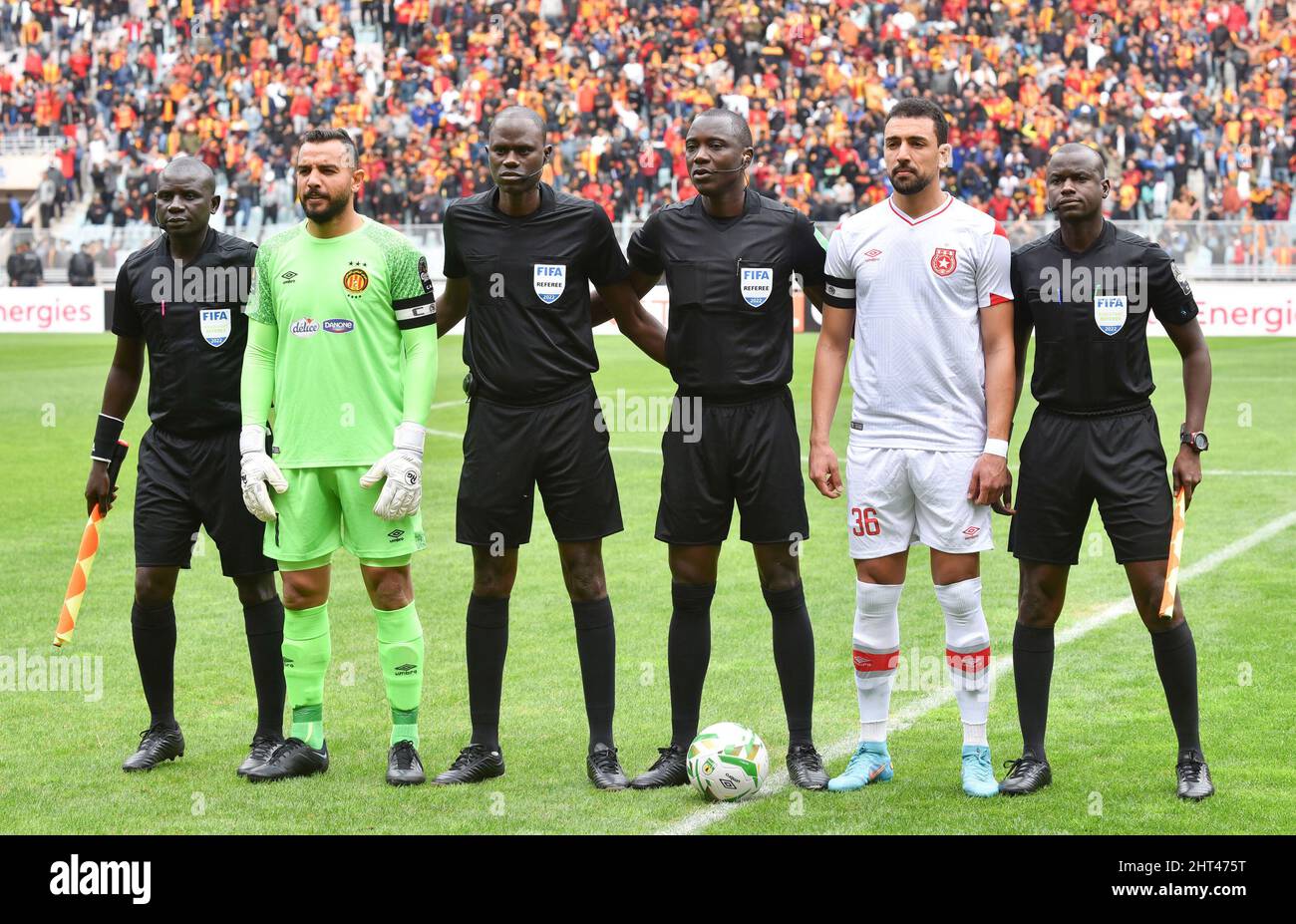 Tunis, Tunisie. 26th févr. 2022. Le joueur d'Esperace Moez Ben Chrifia, le joueur de l'Etoile du Sahel Iheb Msekni, Bakary Gassama, Abdul Aziz Jawo, Omar Darboe et Maudo Jallow sont vus en action lors du match de football de la Ligue des champions de la CAF 2021-22 entre l'Esperance sportive Tunisie et la … toile Sportive du Sahel à Rades. (Note finale: Esperance sportive 0:0 …toile Sportive du Sahel) (photo de Jdidi Wassim/SOPA Images/Sipa USA) crédit: SIPA USA/Alay Live News Banque D'Images