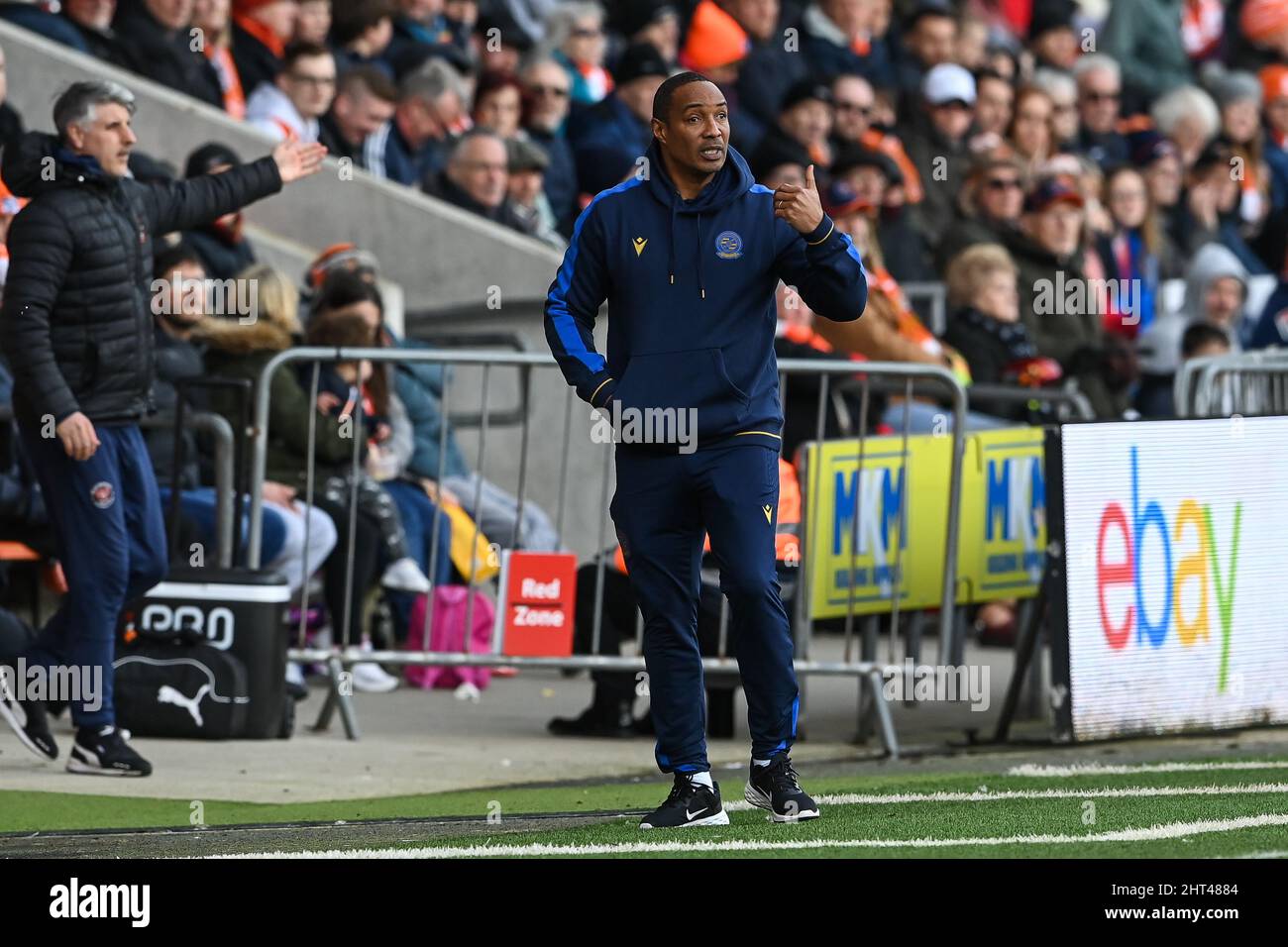 Paul Ince, directeur de Reading, donne des instructions à son équipe, le 2/26/2022. (Photo de Craig Thomas/News Images/Sipa USA) crédit: SIPA USA/Alay Live News Banque D'Images