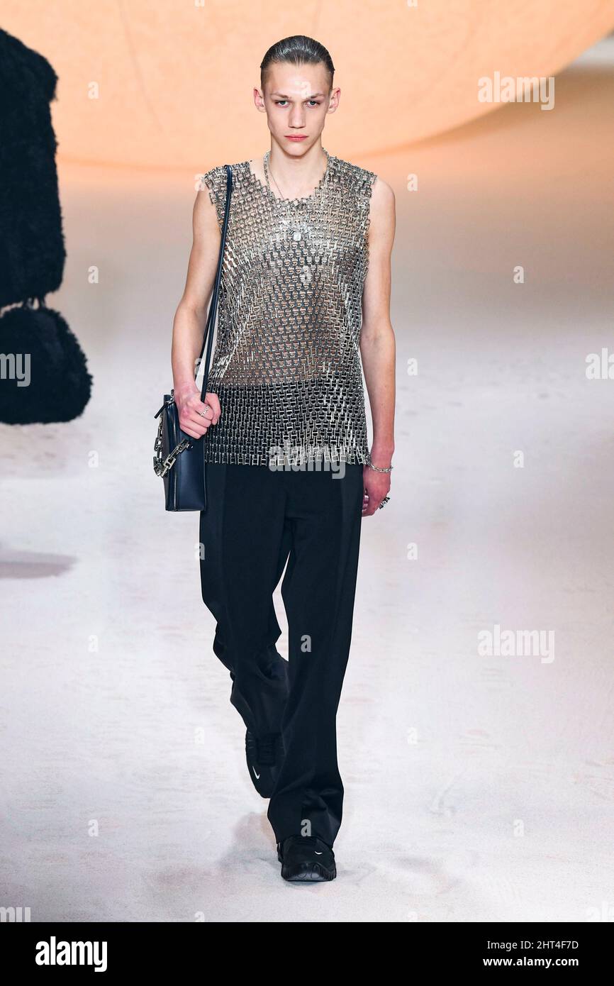 Milan, Italie. 26th févr. 2022. EMBUSCADE automne/hiver 2022-23 piste pendant la semaine de la mode de Milan, 2022 février - Milan, Italie. 26/02/2022 crédit : dpa/Alay Live News Banque D'Images