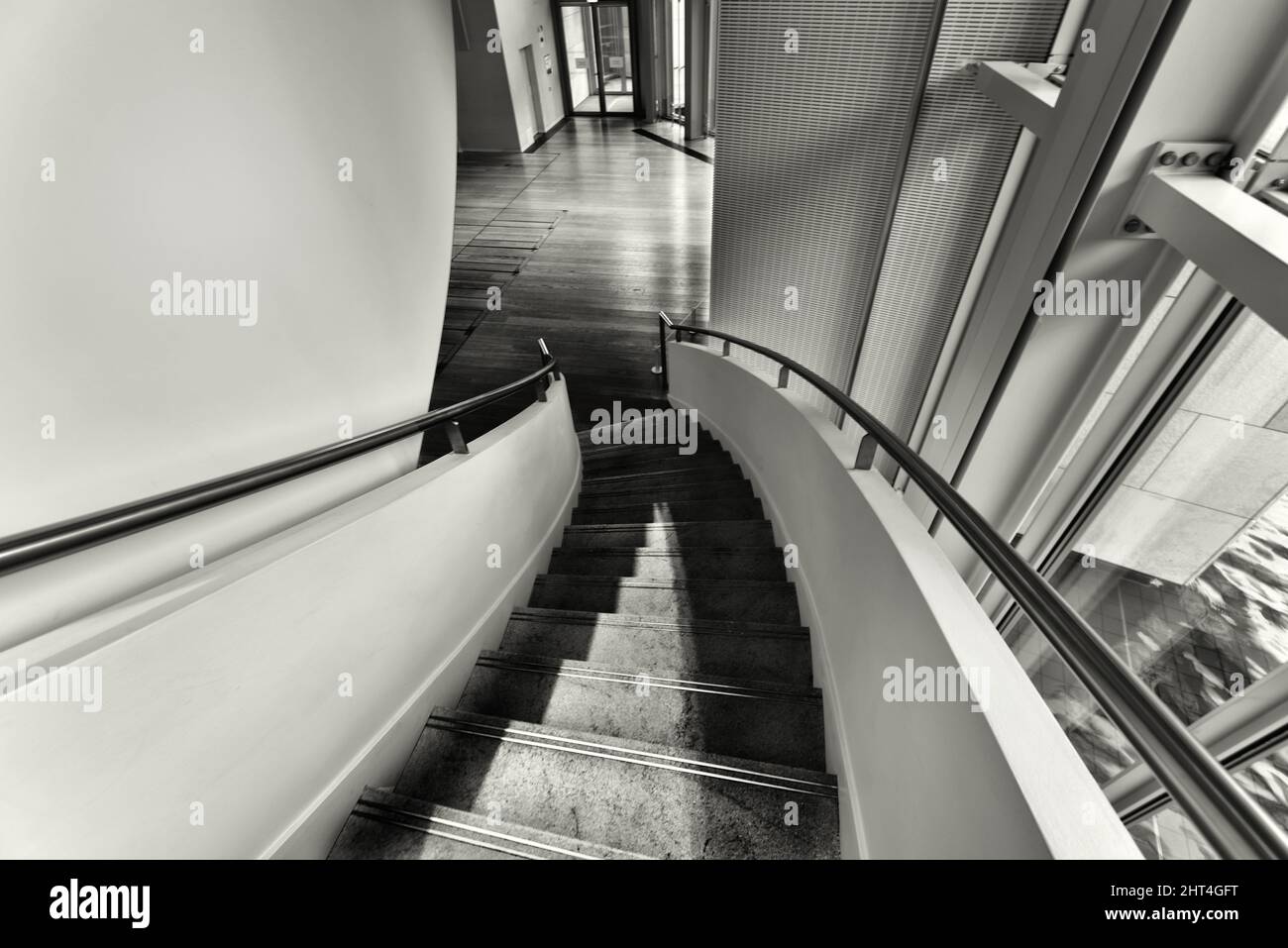 Escalier avec lumière incidente à la Fondation Louis Vuitton Banque D'Images