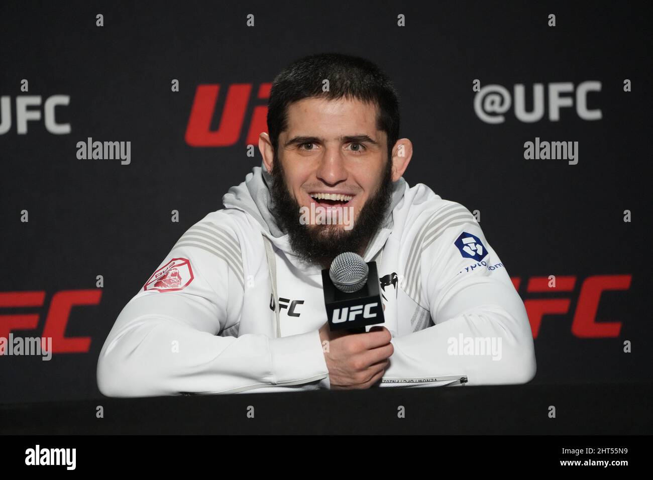 Las Vegas, Nevada, États-Unis. 26 FÉVRIER 2022, LAS VEGAS, LAS VEGAS, NV, Etats-Unis: LAS VEGAS, NV - FÉVRIER 26: Islam Makhachev rencontre la presse après la victoire à l'UFC Apex pour UFC Vegas 49 - Makhachev vs Green événement le 26 février 2022, à Las Vegas, NV, Etats-Unis. (Credit image: © Louis Grasse/PX Imagens via ZUMA Press Wire) Credit: ZUMA Press, Inc./Alamy Live News Banque D'Images