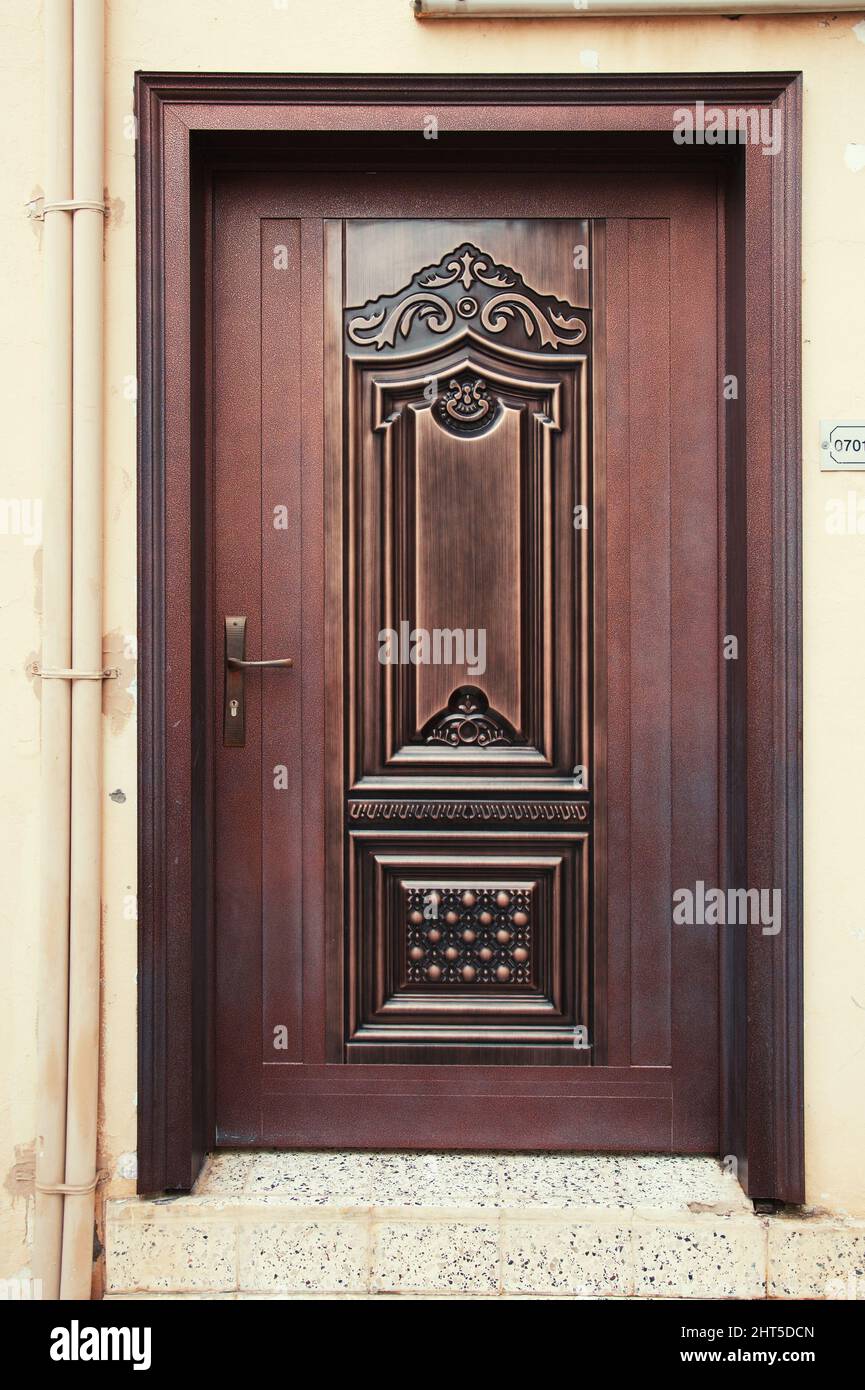 Porte en bois à Nizwa, Oman - lieux publics Banque D'Images