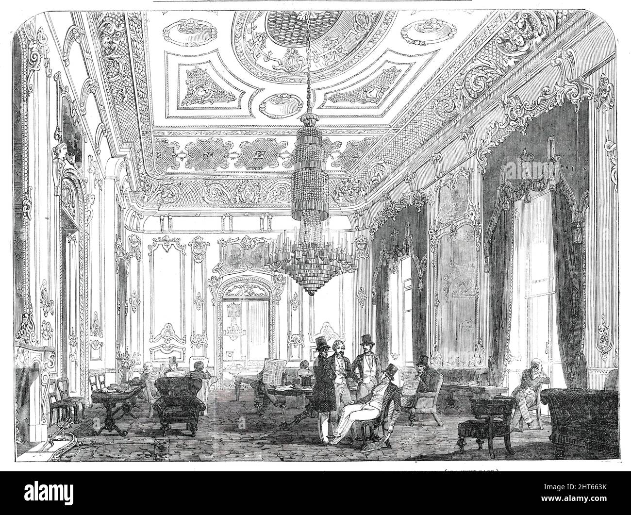 The Military, Naval, and County Service Club, St. James's-Street, [Londres] - salle de dessin principale, 1850. 'Le style de la décoration est celui de Louis Quatorze... un bel appartement, avec une façade entière dans la rue Saint-James... la couleur du sol est azur; et la sculpture du plafond, et ses panneaux, ainsi que les moulures de panneau sur les murs, sont richement dorés. Les cadres de porte et les voies de tête sont également dorés; et au-dessus de chacun est un tableau a la Watteau, dans un cadre de travail de défilement doré, comme aussi au-dessus des pières-verres, qui sont très grands. Les cheminées sont en marbre, et au-dessus de chacune est un grand gl Banque D'Images