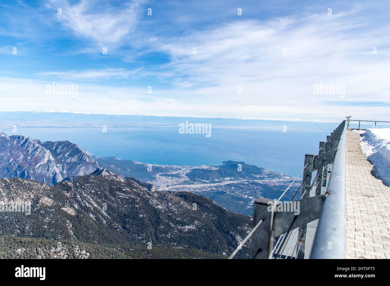 Téléphérique Olympos Teleferik jusqu'au point d'arrivée de Tahtali 2365m Banque D'Images