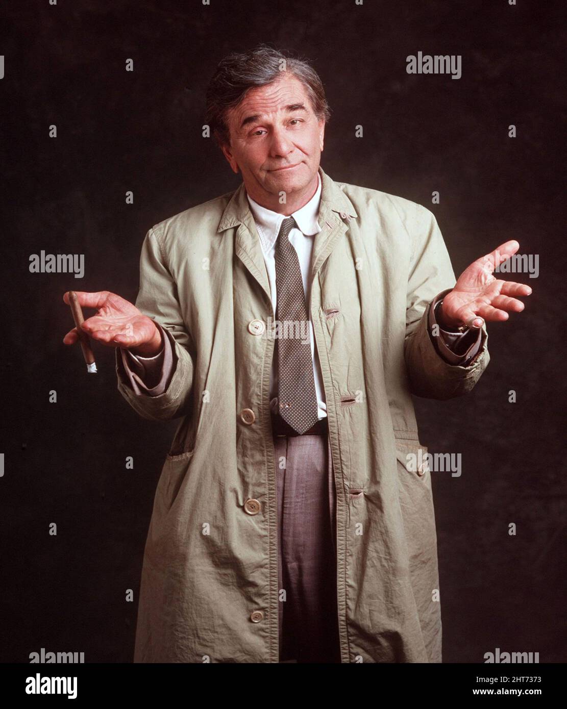 PETER FALK à COLUMBO (1971), dirigé par PATRICK MCGOOHAN, VINCENT MCEVEETY et JAMES FRAWLEY. Crédit: NBC UNIVERSAL TELEVISION / Album Banque D'Images