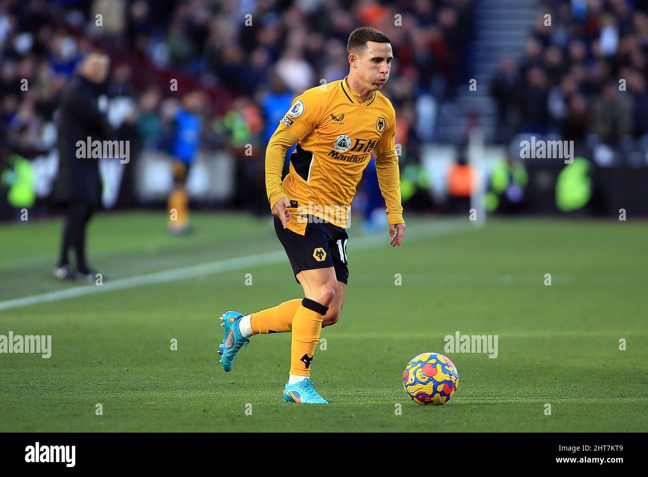 Daniel Podence de Wolverhampton Wanderers en action pendant le jeu. Match de la Premier League, West Ham Utd / Wolverhampton Wanderers au stade de Londres, parc olympique Queen Elizabeth à Londres, le dimanche 27th février 2022. Cette image ne peut être utilisée qu'à des fins éditoriales. Utilisation éditoriale uniquement, licence requise pour une utilisation commerciale. Pas d'utilisation dans les Paris, les jeux ou les publications d'un seul club/ligue/joueur. photo de Steffan Bowen/Andrew Orchard sports photographie/Alamy Live news Banque D'Images