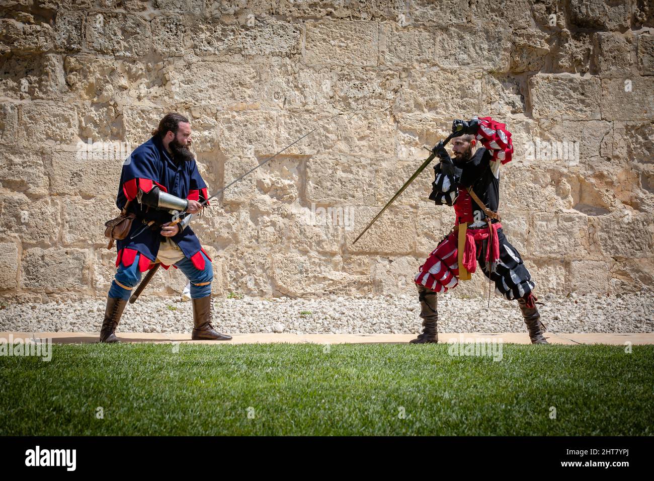 Deux chevaliers ont un combat d'épée ou Duel Banque D'Images