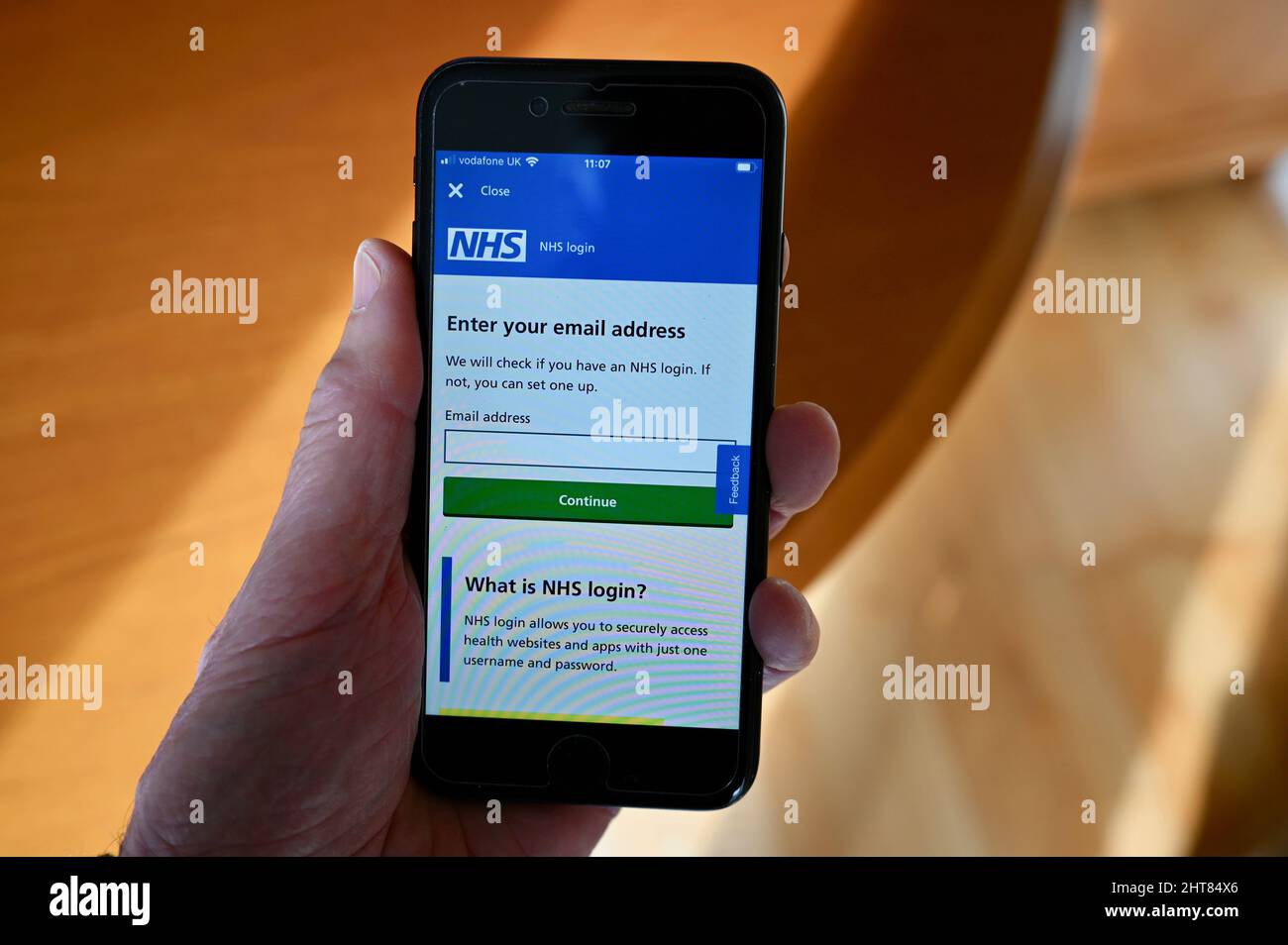 Site Web du NHS affiché sur un téléphone mobile. Banque D'Images