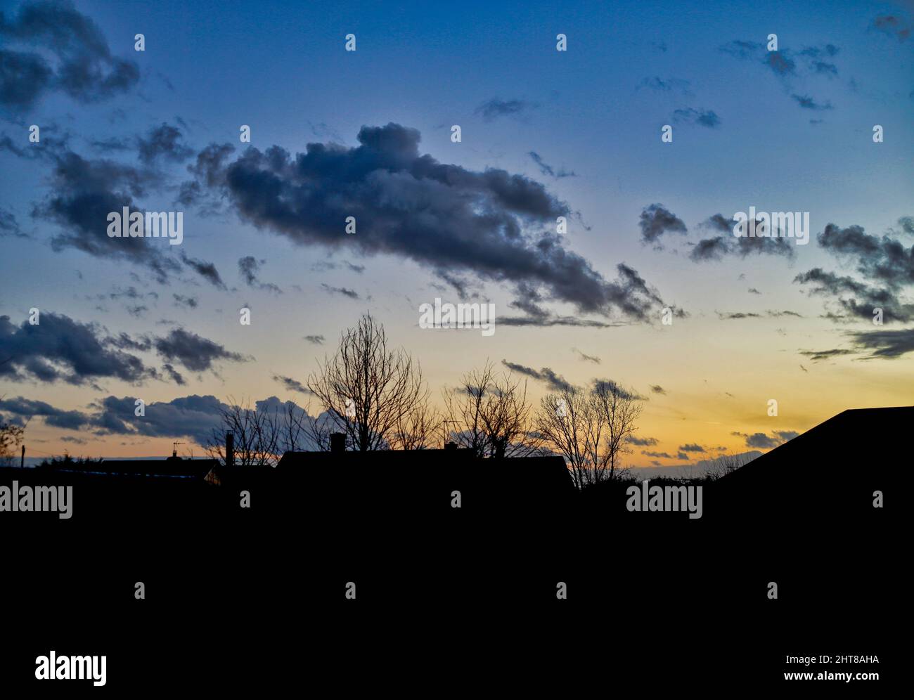 Nuages sombres. Banque D'Images