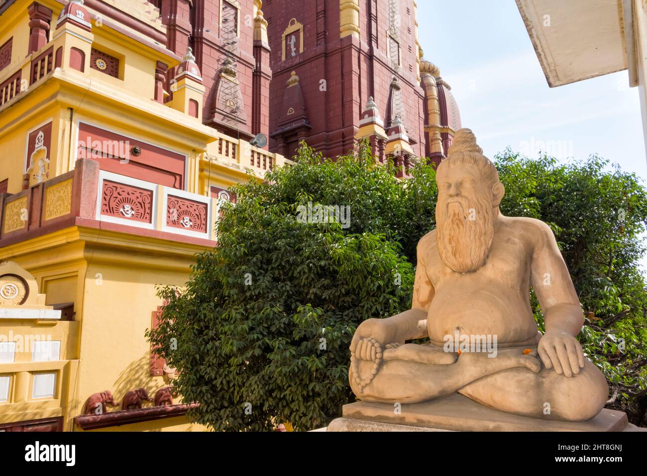 Statue en pierre à l'extérieur du temple Laxminarayan, également connu sous le nom de Birla Mandir, un temple hindou à Delhi, en Inde Banque D'Images