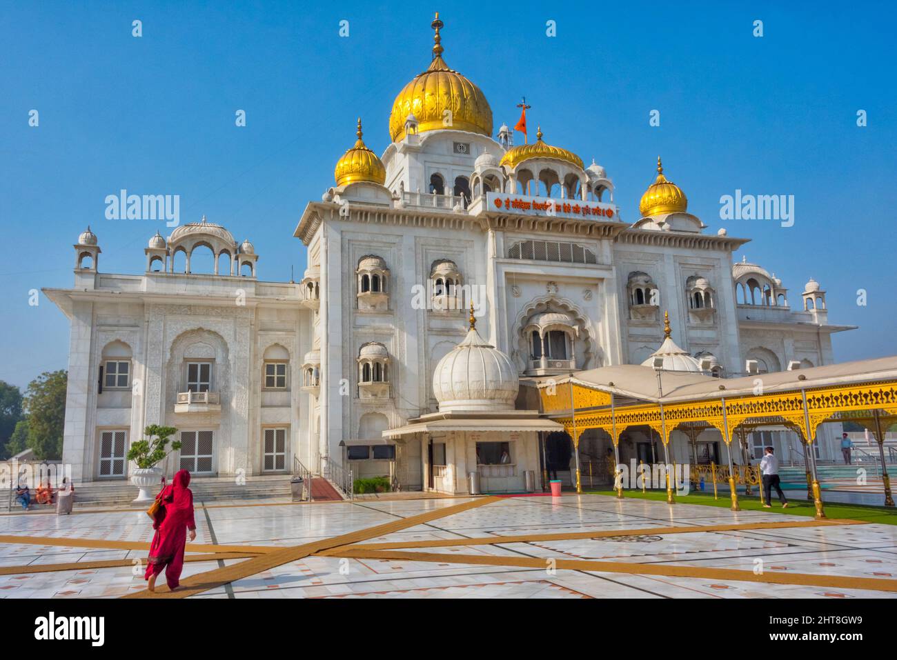Gurudwara Bangla Sahib, maison de culte sikh, New Delhi, Inde (Gurudwara Bangla Sahib, le plus grand temple sikh de Delhi, sert environ 10 000 veget Banque D'Images