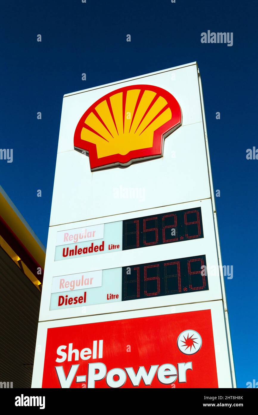 Gros plan sur le logo de la société Shell Oil dans l'une de ses stations-service Banque D'Images