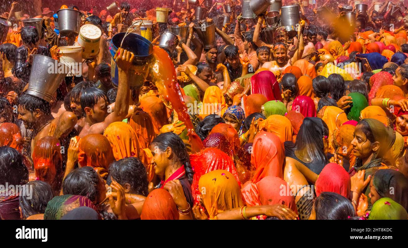 Le festival Huranga Holi est célébré au Temple Dauji Maharaja, Baldeo, district de Mathura, Uttar Pradesh, Inde Banque D'Images
