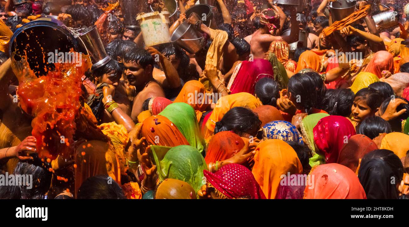 Le festival Huranga Holi est célébré au Temple Dauji Maharaja, Baldeo, district de Mathura, Uttar Pradesh, Inde Banque D'Images