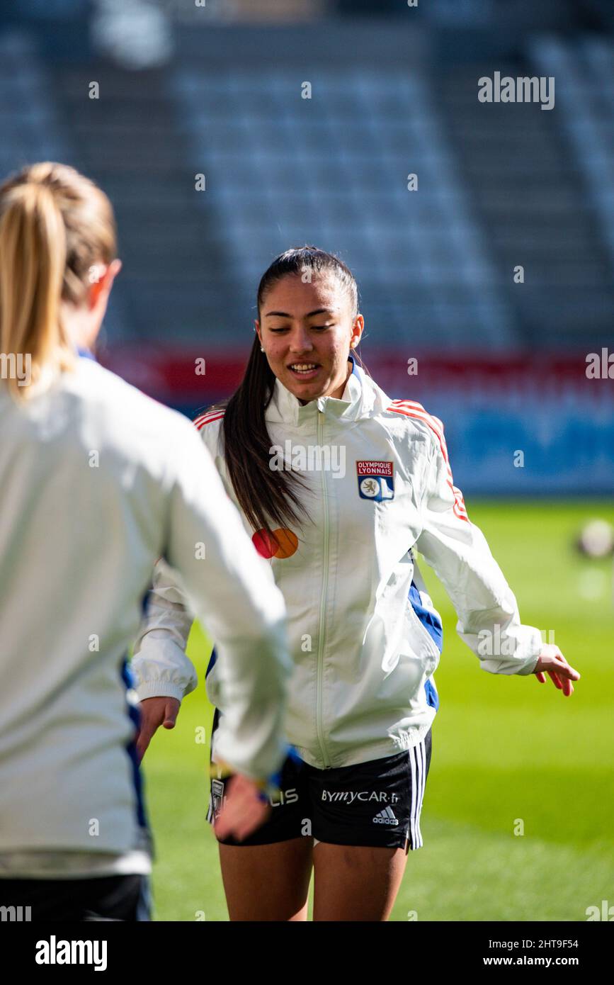 Selma Bacha de l'Olympique Lyonnais se réchauffe devant le championnat féminin de France, D1 Arkema football match entre le Stade de Reims et l'Olympique Lyonnais (Lyon) le 27 février 2022 au stade Auguste Delaune de Reims, France - photo: Melanie Laurent/DPPI/LiveMedia Banque D'Images