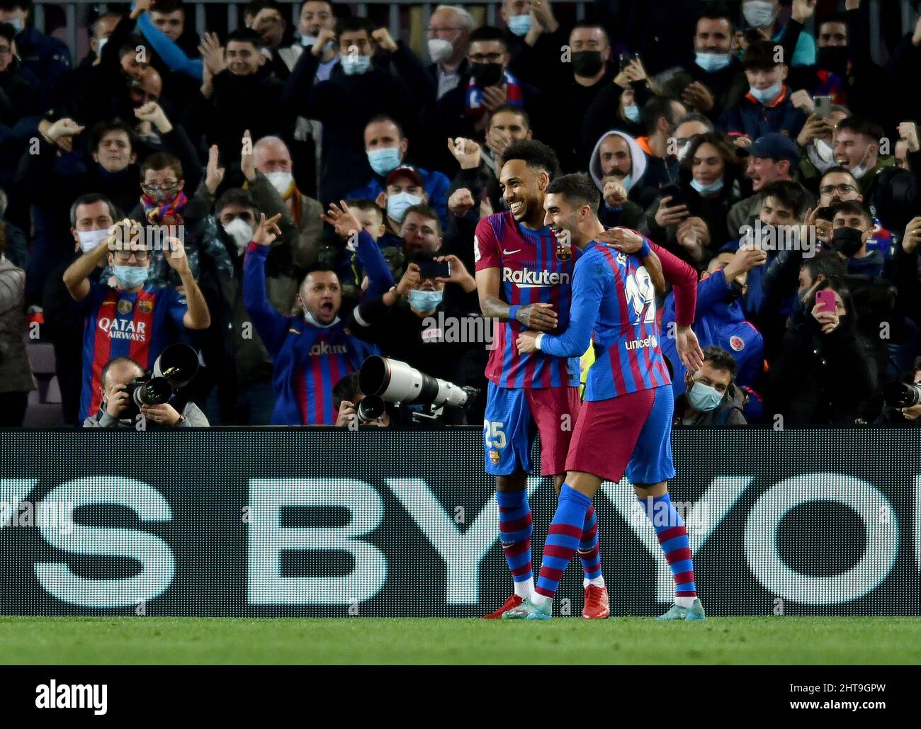 Barcelone,Espagne.27 février,2022. Pierre-Emerick Aubameyang (25) du FC Barcelone célèbre un but lors du match espagnol de la Liga entre le FC BARCELONE et LE CLUB SPORTIF DE BILBAO au stade Camp Nou. Banque D'Images