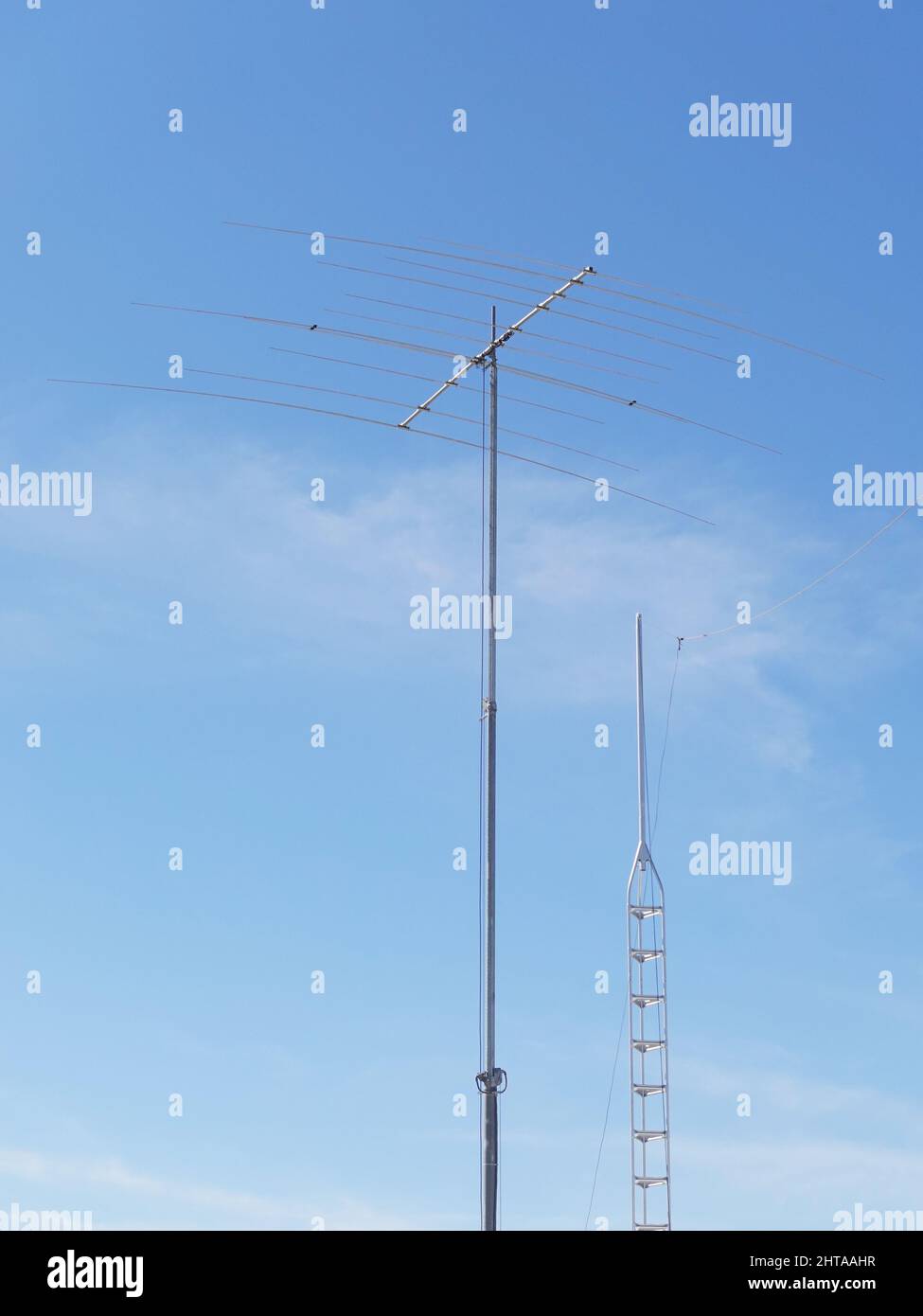 High frequency radio antenna Banque de photographies et d'images à haute  résolution - Alamy