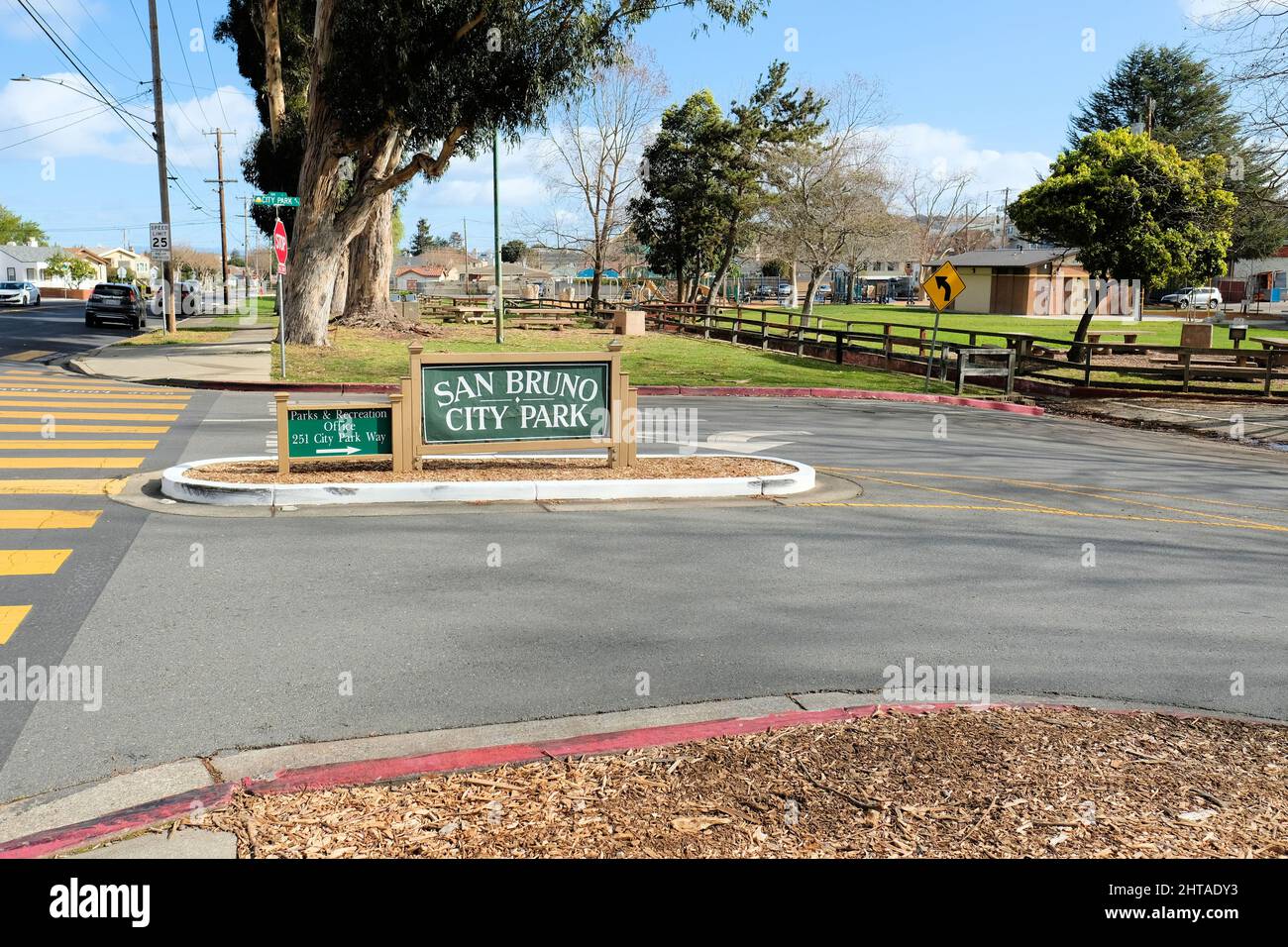 Panneau à l'entrée principale du San Bruno City Park à San Bruno,  Californie, États-Unis ; espace de loisirs public avec terrain de jeu,  terrains de sport Photo Stock - Alamy