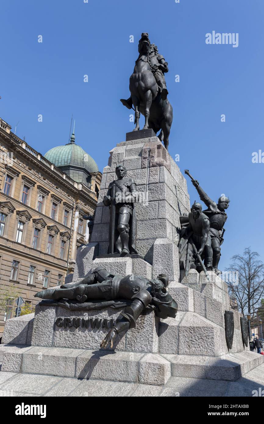 Grunwald Monument contre le ciel bleu lors d'une journée ensoleillée sur la place Matejko, Cracovie, Pologne Banque D'Images