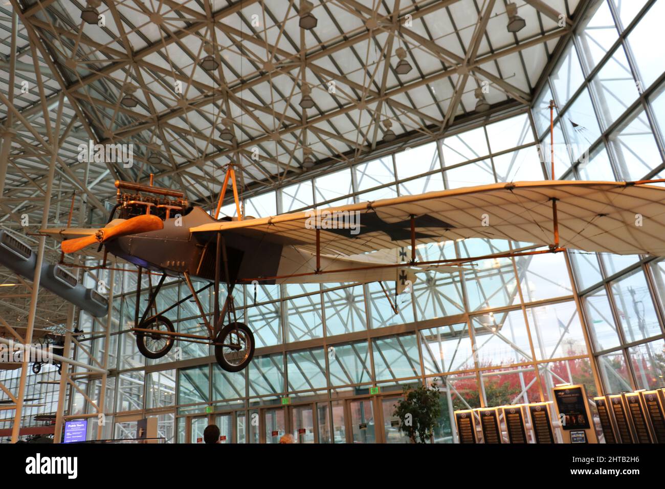Vol en avion au musée de l'aviation de Seattle et promenade dans la rue. Banque D'Images Vol en avion au musée de l'aviation de Seattle et promenade dans la rue. Banque D'Images