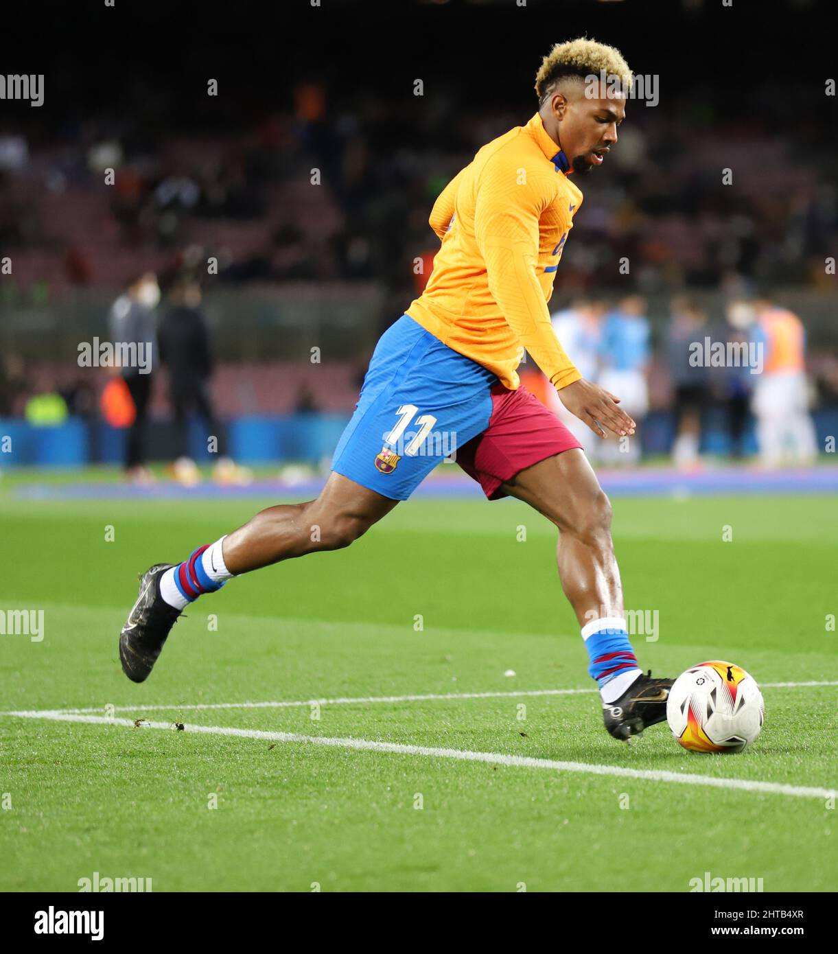 Sabadell, Barcelone, Espagne. 27th févr. 2022. Barcelone Espagne 27.02.2022 Adama Traore (FC Barcelone) contrôle le ballon pendant la Liga Santander entre le FC Barcelone et le Club Athlétique au Camp Nou le 27 février 2022 à Barcelone. (Image de crédit : © Xavi Urgeles/ZUMA Press Wire) Banque D'Images