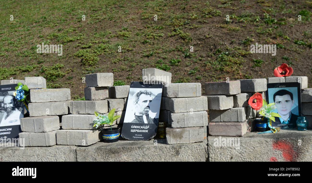 Monuments commémoratifs pour les manifestants morts pendant la Révolution de la dignité près de la place de l'indépendance à Kiev, en Ukraine. Banque D'Images